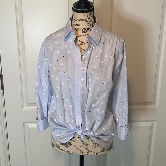Talbots Women’s pinstriped and floral button-down shirt size Medium-peti… - Picture 1 of 6